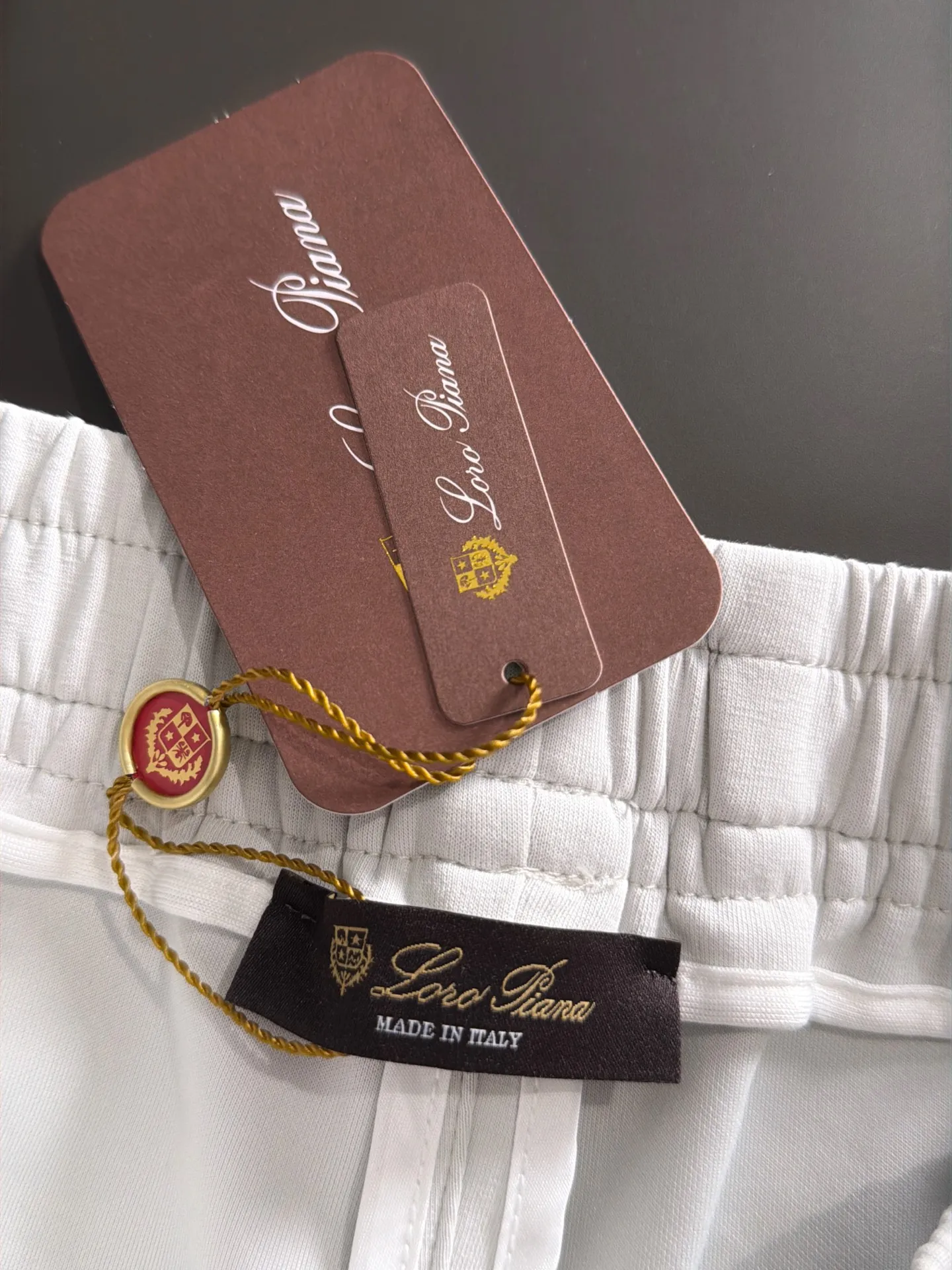 Next day shipment LP high quality Loro Piana 26ss autumn and winter new high-quality trousers Compare real-life details at will A perfect choice for autumn and winter. A must-have item. Sizes: M to 3XL (please state your height and weight when placing an order)